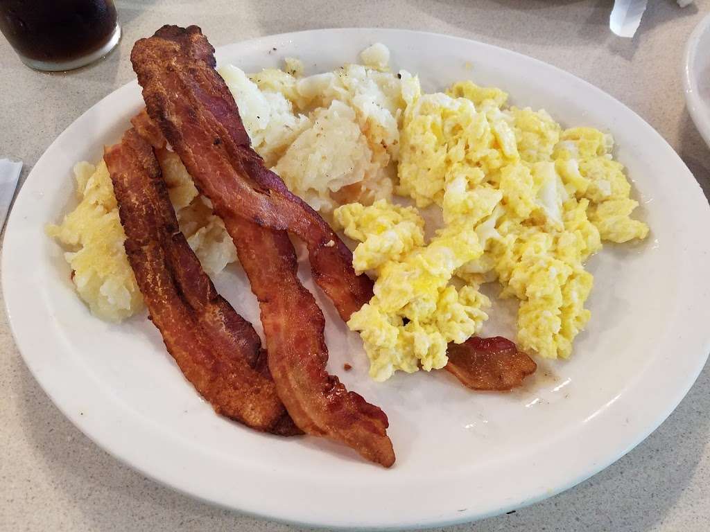 Savilles Diner | 830 E Philadelphia Ave, Boyertown, PA 19512, USA | Phone: (610) 369-1433