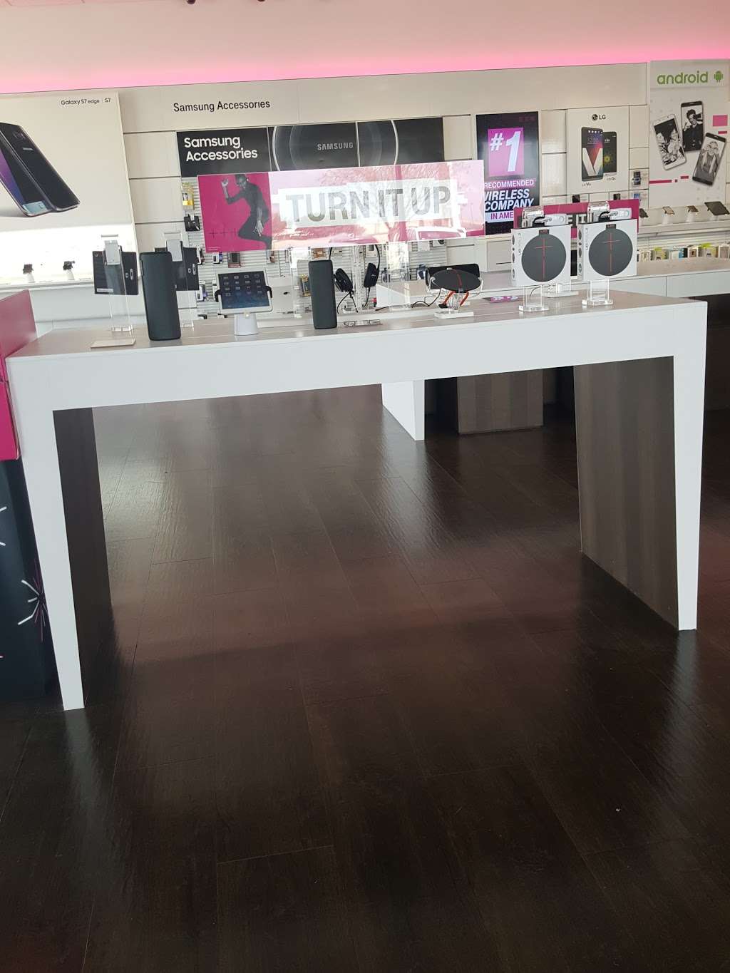 T-Mobile | 24701 Southwest Fwy #400, Rosenberg, TX 77471, USA | Phone: (281) 232-8740