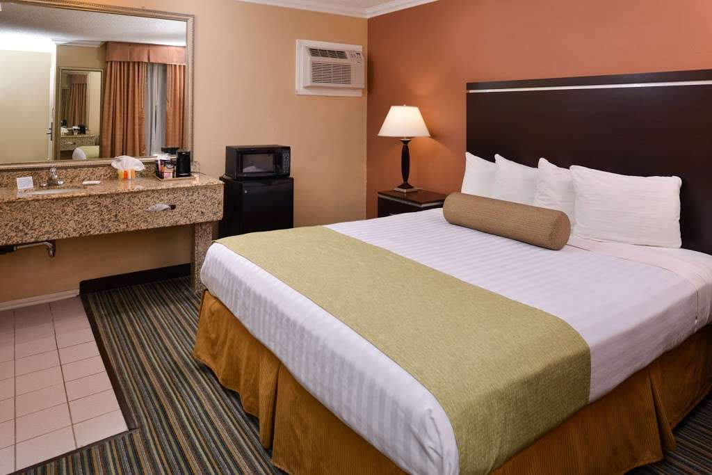 Best Western Courtesy Inn | 1070 W Ball Rd, Anaheim, CA 92802, USA | Phone: (714) 772-2470