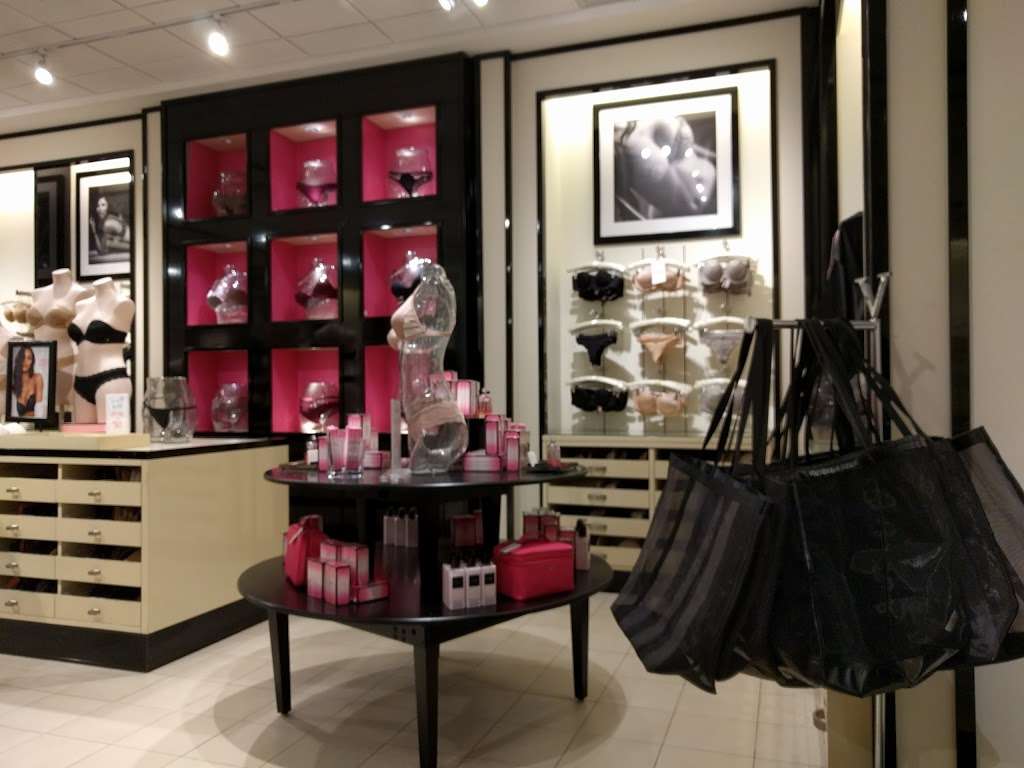 Victorias Secret & PINK | 1555, Town Center, #170, Simi Valley, CA 93063 | Phone: (805) 527-8467