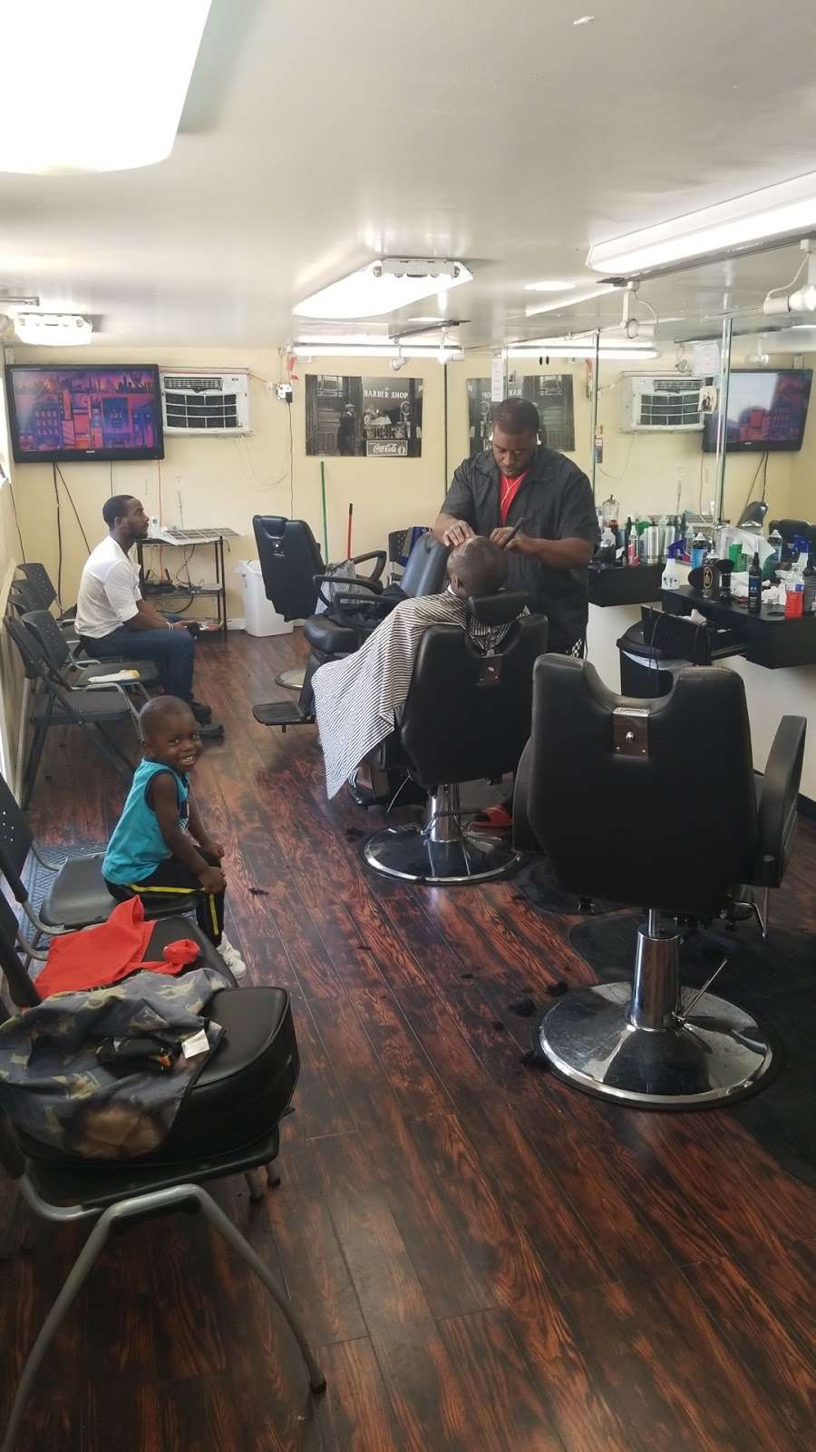 Superstars Barbershop | 500 Fern St, Darby, PA 19023, USA | Phone: (484) 494-6654