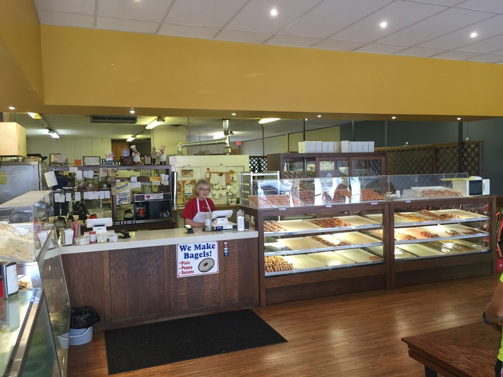 Munchers Bakery | 925 Iowa St, Lawrence, KS 66044, USA | Phone: (785) 749-4324