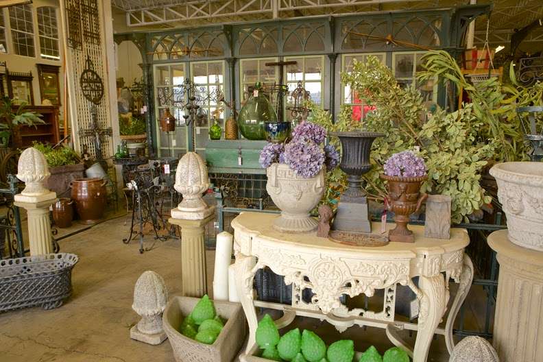 Uncommon Market Dallas | 100 Riveredge Dr, Dallas, TX 75207, USA | Phone: (214) 871-2775