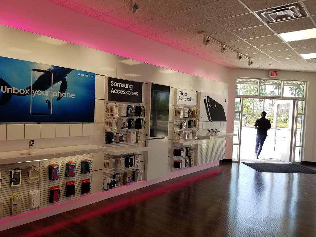 T-Mobile | 139 N Magnolia Ave, El Cajon, CA 92020, USA | Phone: (619) 334-8858