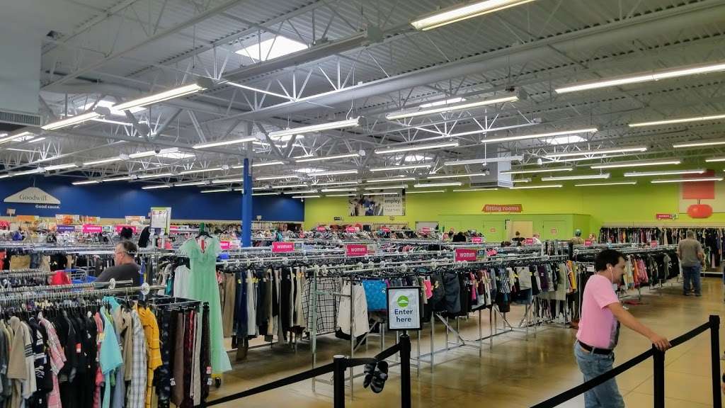 Goodwill Store | 55 Carr Hill Rd, Columbus, IN 47201 | Phone: (812) 669-1943