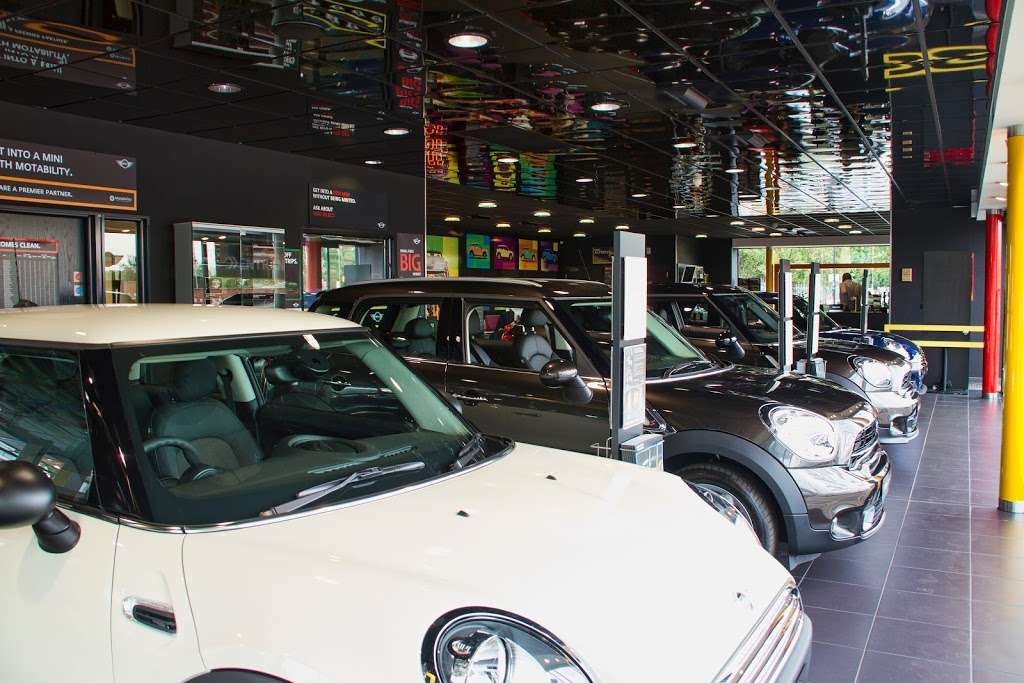 Sytner Chigwell MINI | Langston Rd, Loughton IG10 3UE, UK | Phone: 020 8418 7601