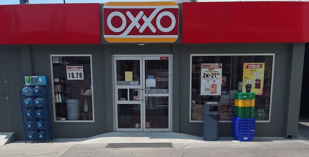 OXXO Spring Windows Fashion | Calle Saturno, Planetario, 22034 Tijuana, B.C., Mexico