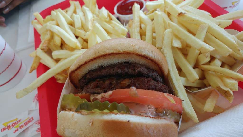 In-N-Out Burger | 28368 Sand Canyon Rd, Santa Clarita, CA 91351, USA | Phone: (800) 786-1000