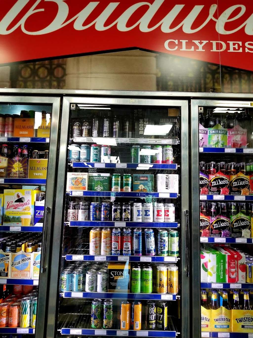 Rockland liquors in 347 Market St, Rockland, MA 02370, USA