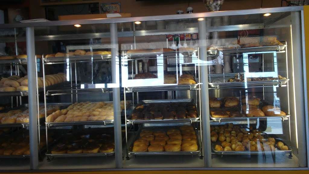 Mikels Donuts & Subs | 18480 Valley Blvd, Bloomington, CA 92316, USA | Phone: (909) 877-2680