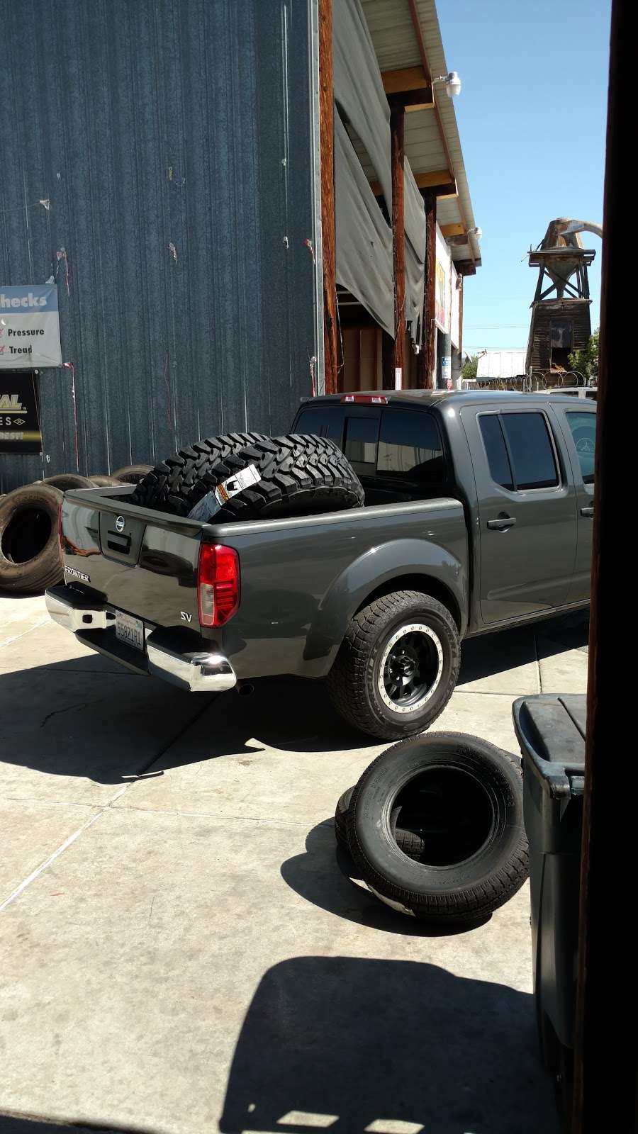 13635 Calimesa Blvd - Dinosaur Tire | 13635 Calimesa Blvd, Yucaipa, CA 92399, USA | Phone: (909) 795-7134