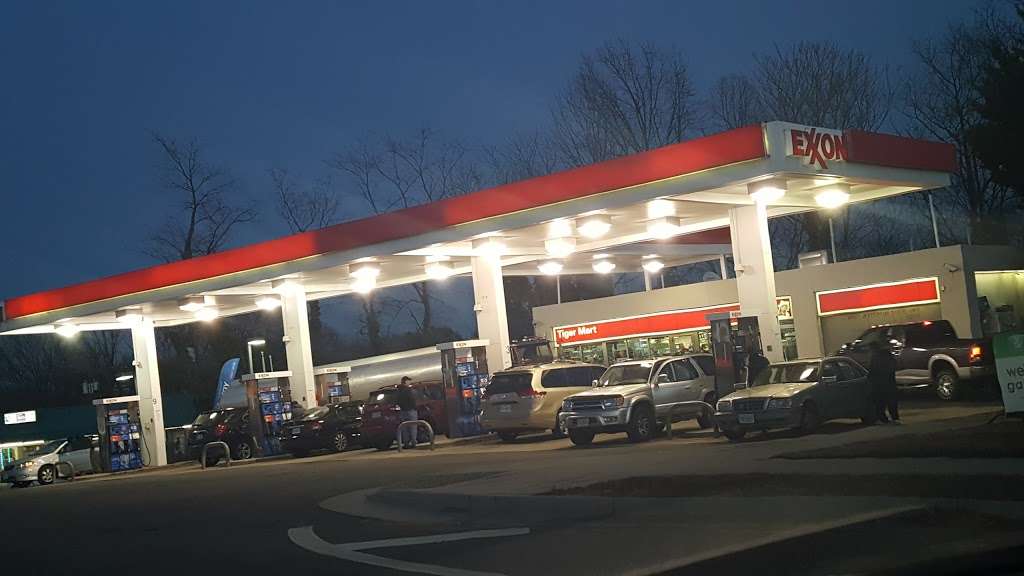 Exxon | 14451 Jefferson Davis Hwy, Woodbridge, VA 22191, USA | Phone: (703) 490-3784