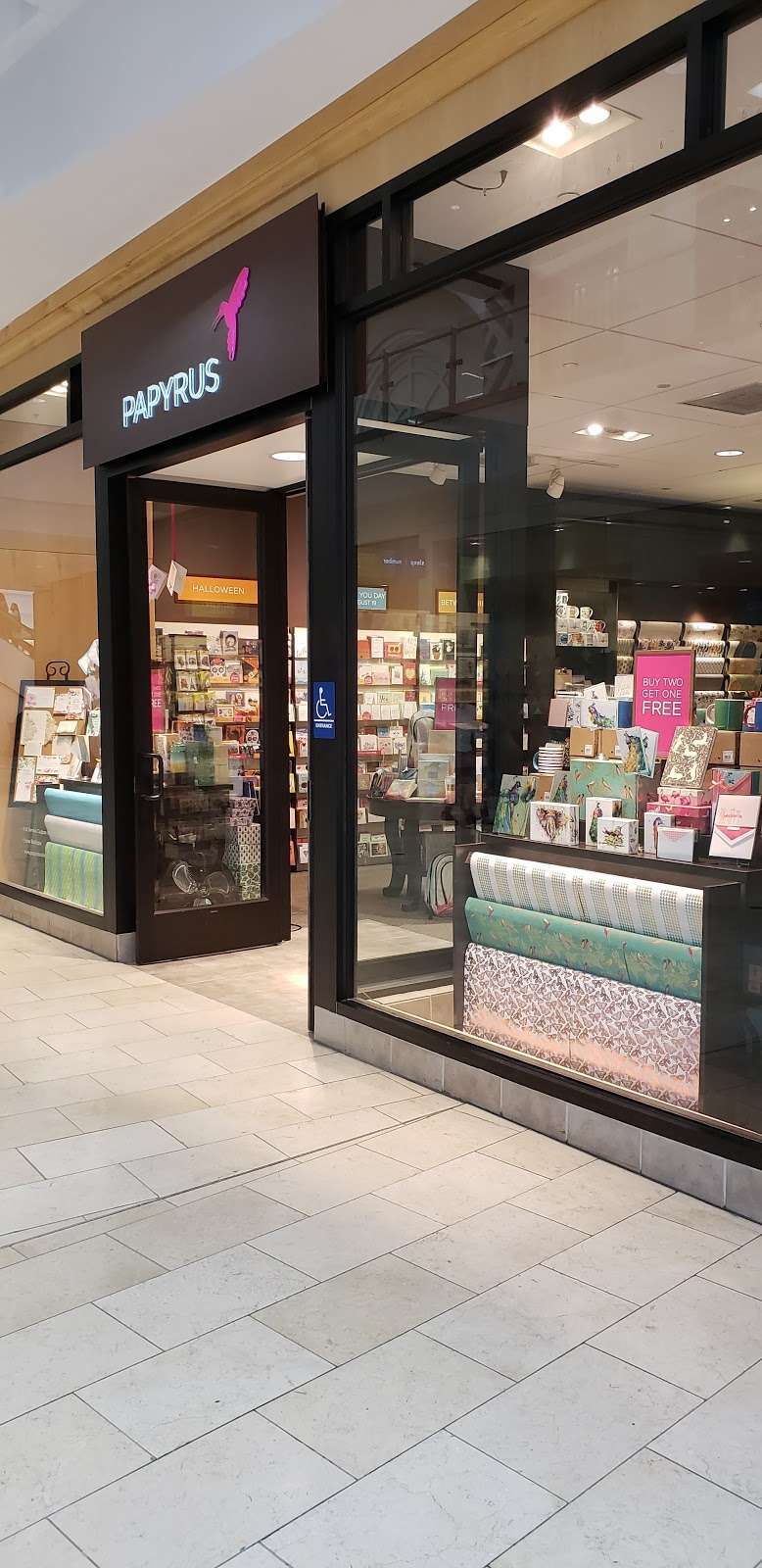 Papyrus | 1055 Garden State Plaza, Paramus, NJ 07652, USA | Phone: (201) 212-5638