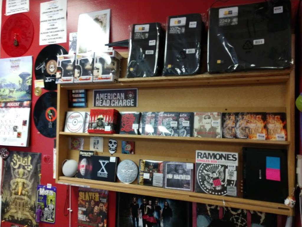 CD Warehouse | 2504 NE 57th Terrace, Gladstone, MO 64118, USA | Phone: (816) 455-2130