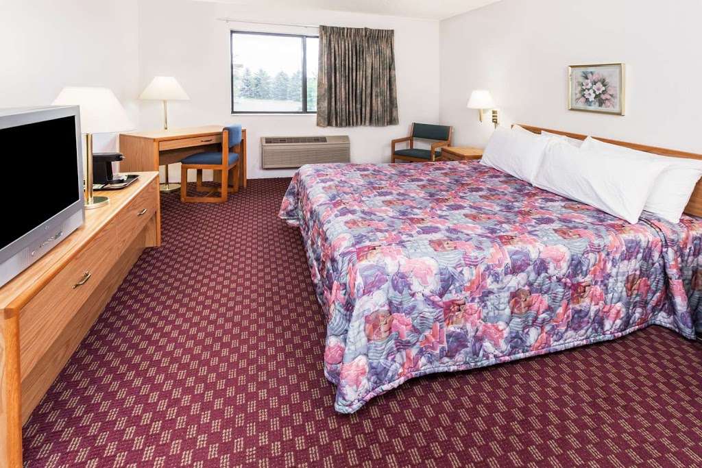 Super 8 by Wyndham Hebron Lowell Area | 3423 E 181st Ave, Hebron, IN 46341, USA | Phone: (219) 696-8888