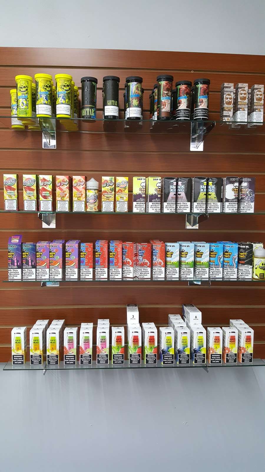 102 CBD VAPE SMOKE | 2433 E Layton Ave, Cudahy, WI 53110, USA | Phone: (414) 914-9255