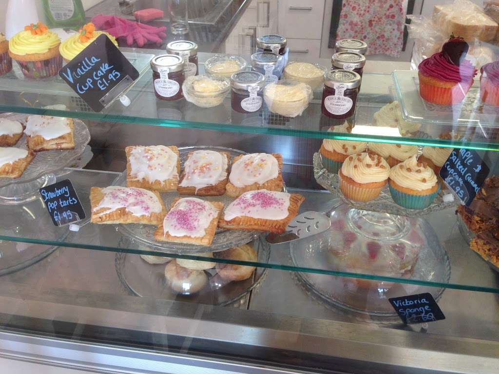 Heavenly Treats Tea Room | Unit 6, Heath View, Pond Ln, Hatfield Heath, Bishops Stortford CM22 7AB, UK | Phone: 07477 577318