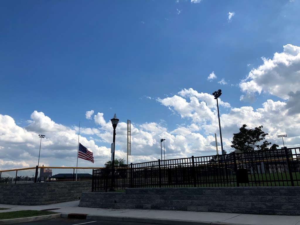 Veterans Field Park | 1057-1165 River Rd, Edgewater, NJ 07020, USA | Phone: (201) 943-1700