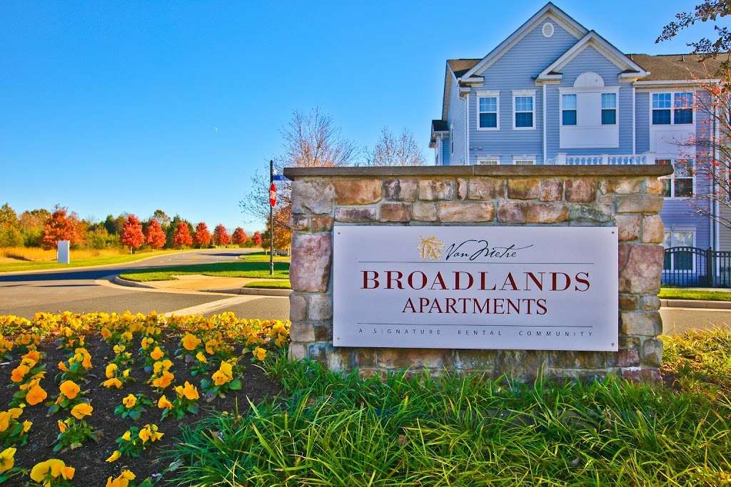 Van Metre Broadlands Apartments | 21799 Crescent Park Square, Ashburn, VA 20148, USA | Phone: (703) 729-3600