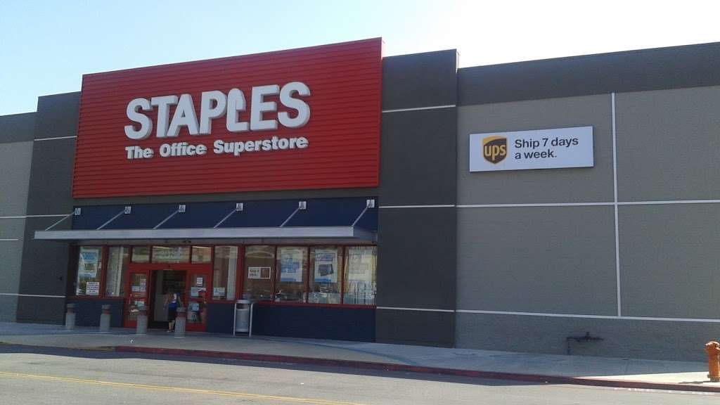 Staples | 2080 W Empire Ave, Burbank, CA 91504, USA | Phone: (818) 238-2928