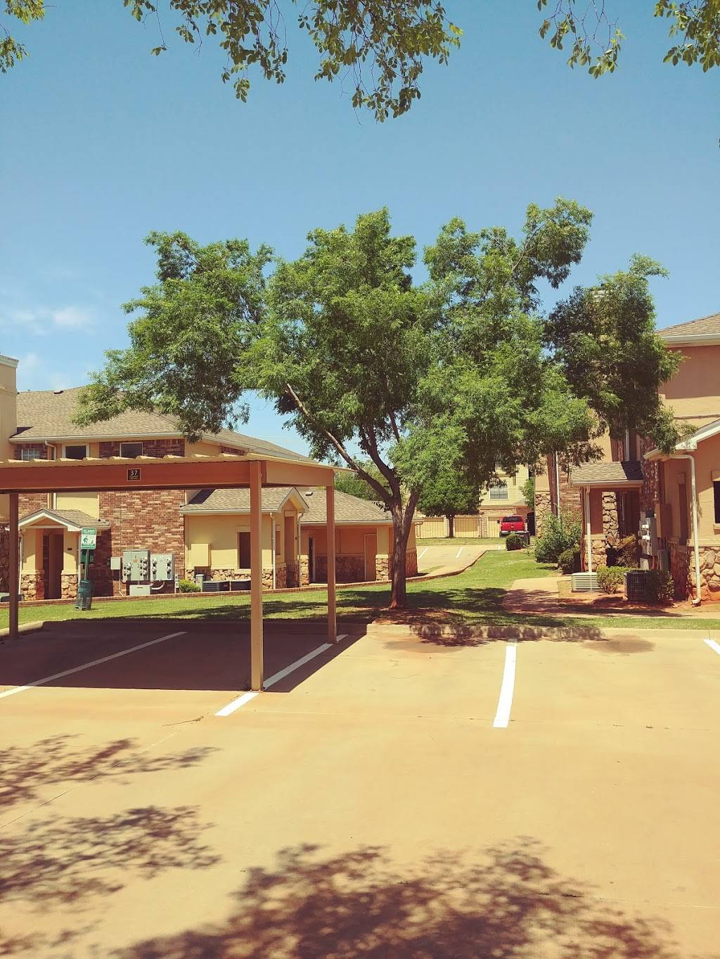 Quail Landing Apartment Homes | 14200 N May Ave, Oklahoma City, OK 73134 | Phone: (405) 759-5414