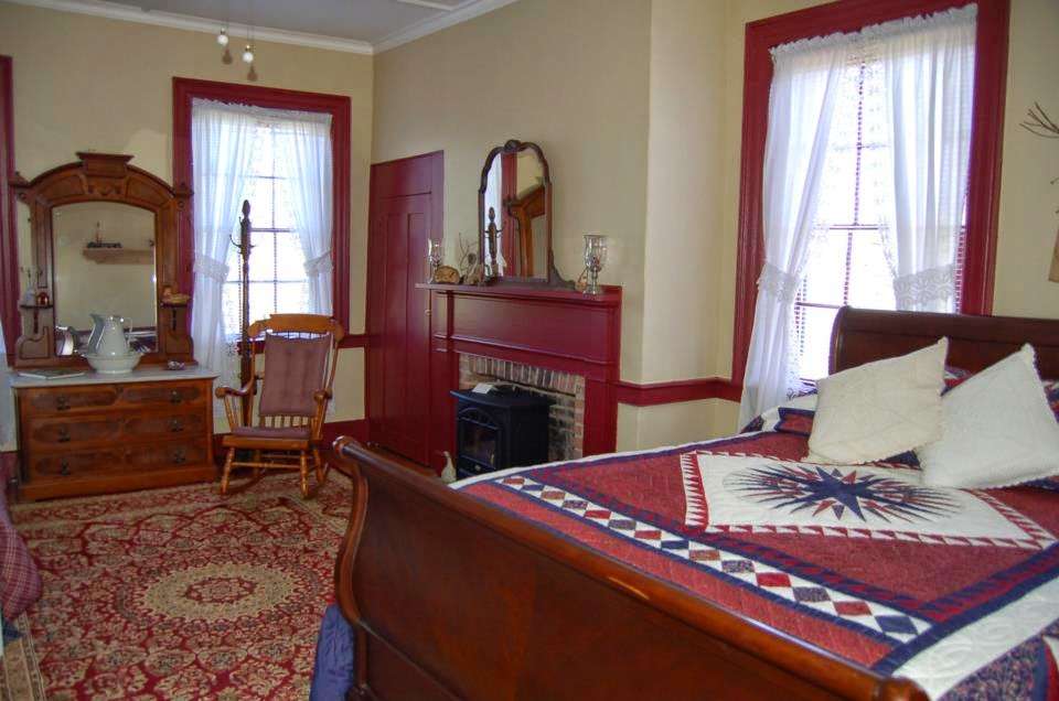 James Manning House Bed and Breakfast | 421 Wayne St, Bethany, PA 18431, USA | Phone: (570) 253-5573