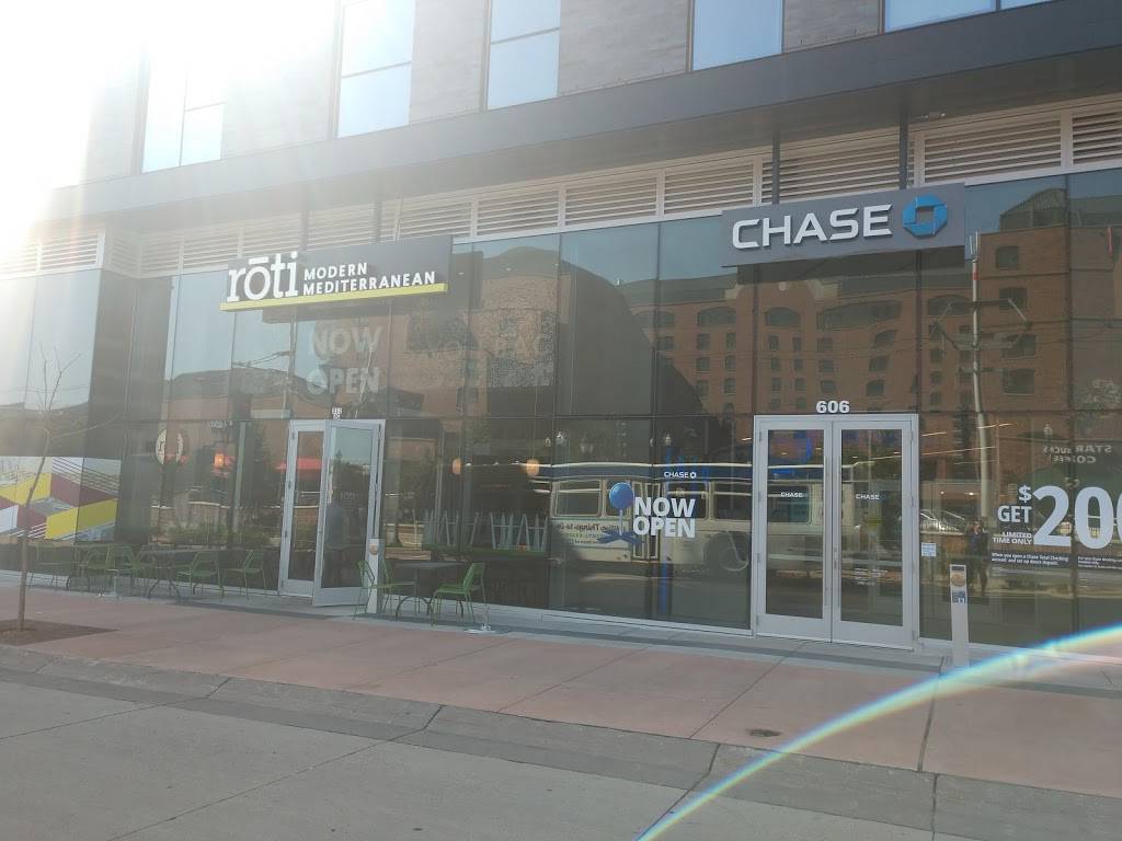 Chase Bank | 606 Washington Ave SE, Minneapolis, MN 55414, USA | Phone: (612) 852-9774