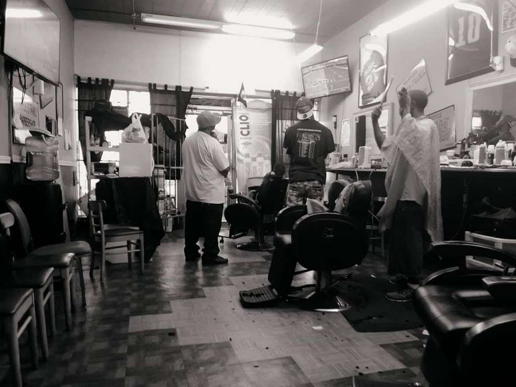 Monroes Family Barbershop | 4107 W Orem Dr, Houston, TX 77045, USA | Phone: (713) 657-5083