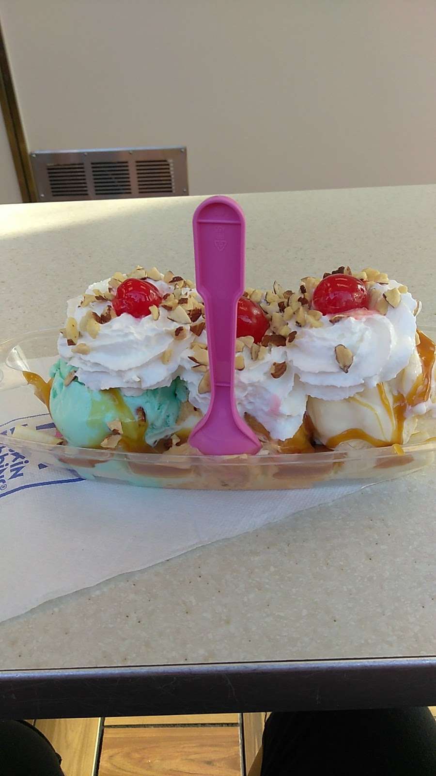 Baskin-Robbins | 15224 Vanowen St, Van Nuys, CA 91405, USA | Phone: (818) 782-1187