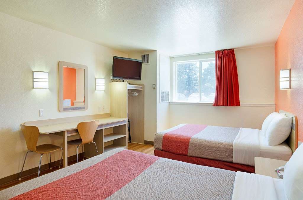 Motel 6 Fort Lupton | 65 S Grand Ave, Fort Lupton, CO 80621, USA | Phone: (303) 857-1800