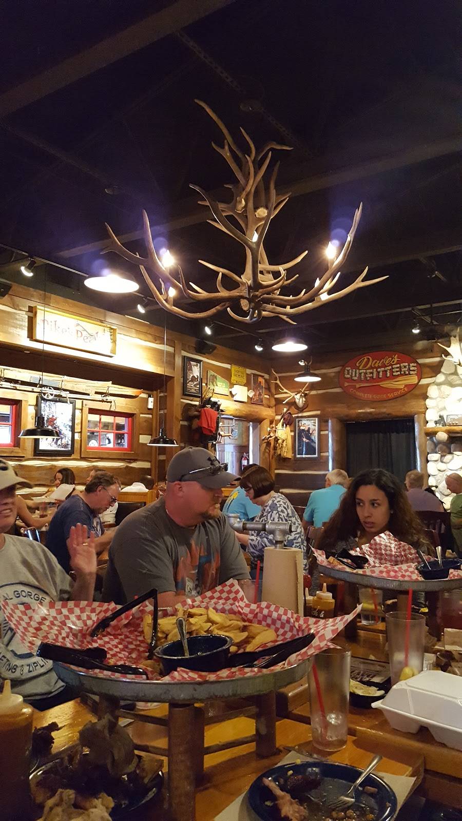 Famous Daves Bar-B-Que | 8330 Razorback Rd, Colorado Springs, CO 80920, USA | Phone: (719) 265-6227