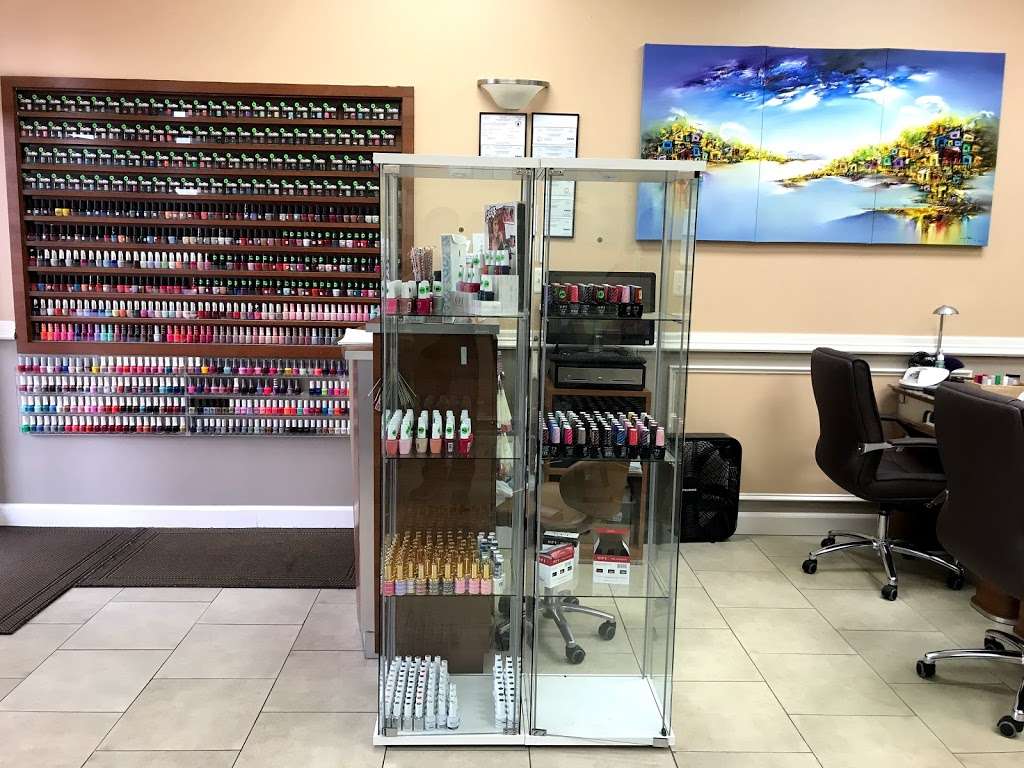 Lili Nails & Spa | 1071 Edwards Ferry Rd NE, Leesburg, VA 20176, USA | Phone: (703) 779-3549