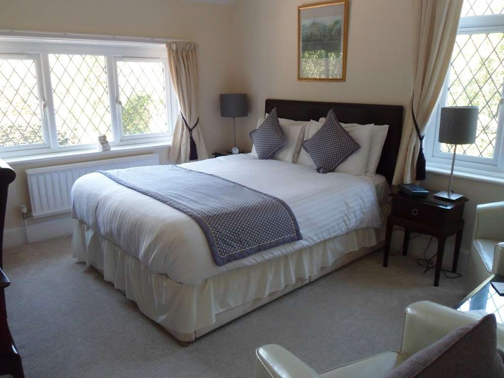 Trumbles Guest House | Stan Hill, Charlwood, Horley RH6 0EP, UK | Phone: 01293 863418