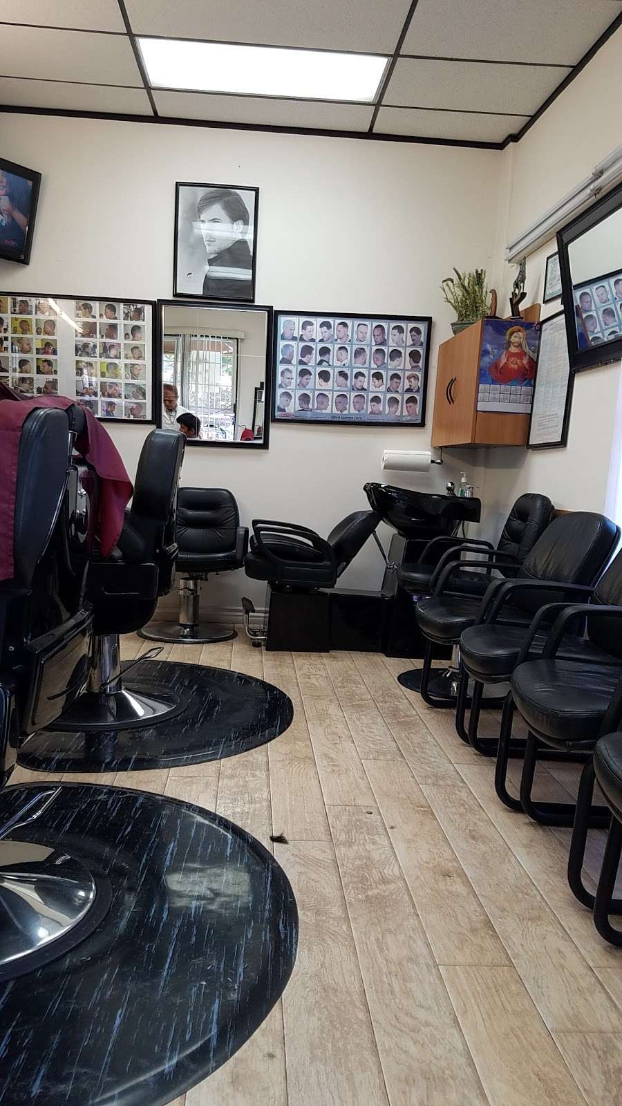 Garoon Barber Shop | 1015 E Chevy Chase Dr, Glendale, CA 91205, USA | Phone: (818) 247-7210