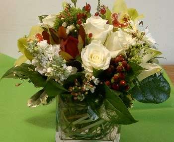 Merriweathers Flowers | 686 Broadway #2, Raynham, MA 02767, USA | Phone: (508) 824-4262