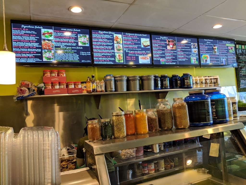 Blend Smoothie and Salad Bar- New Windsor | 357 Old Forge Hill Rd #400, New Windsor, NY 12553, USA | Phone: (845) 784-4982