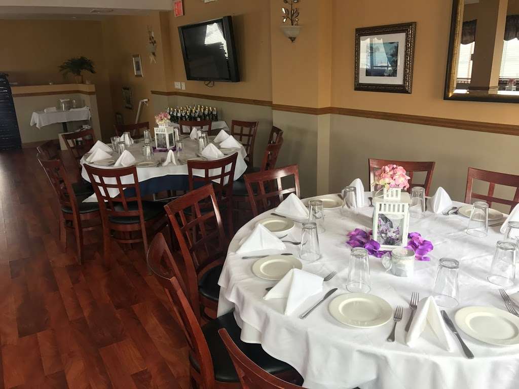 AcQua Restaurant | 1944 Bayberry Ave, Merrick, NY 11566, USA | Phone: (516) 623-4400