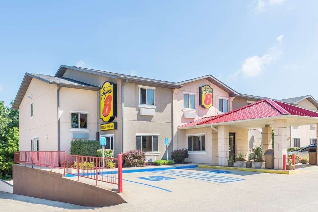 Super 8 by Wyndham Bloomington | 1751 N Stonelake Dr, Bloomington, IN 47404, USA | Phone: (812) 323-8000