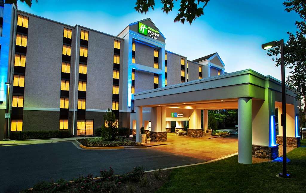 Holiday Inn Express & Suites Germantown - Gaithersburg | 20260 Goldenrod Ln, Germantown, MD 20876 | Phone: (301) 428-1300