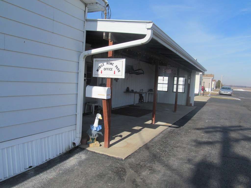 Davis Senior Mobile Home Park | 1 Aspen Ct, Watseka, IL 60970, USA | Phone: (815) 432-2669