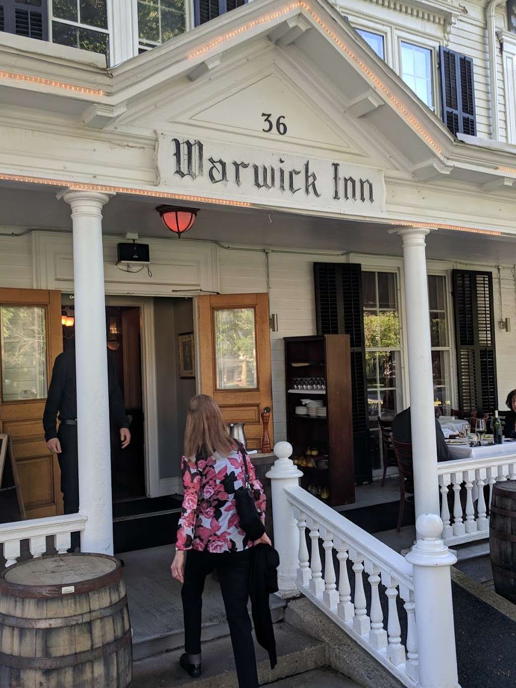 The Warwick Inn | 36 Oakland Ave, Warwick, NY 10990, USA | Phone: (845) 986-3666