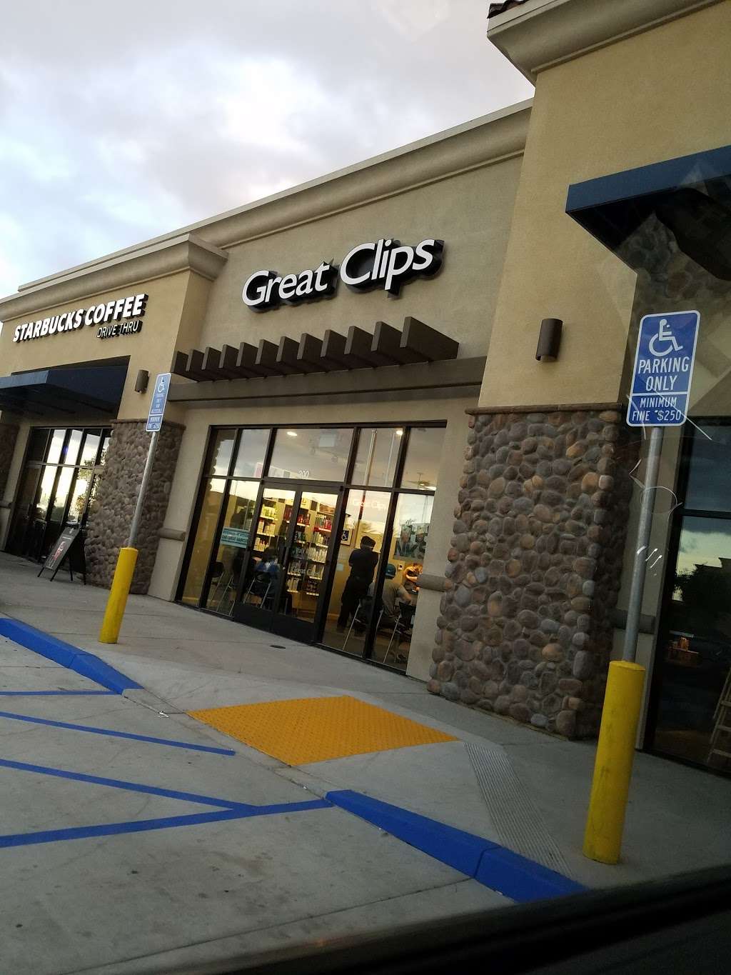 Great Clips | 16595 Sierra Lakes Pkwy Ste 200, Fontana, CA 92336 | Phone: (909) 356-9500