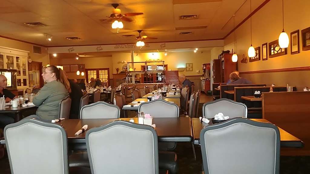 Country Kettle Restaurant | 1704 S Heaton St, Knox, IN 46534, USA | Phone: (574) 772-4800