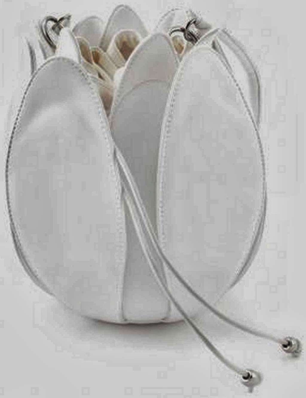 Alenkas finds | Melville Court, Goldhawk Rd, Shepherds Bush, London W12 9NY, UK | Phone: 07515 530439