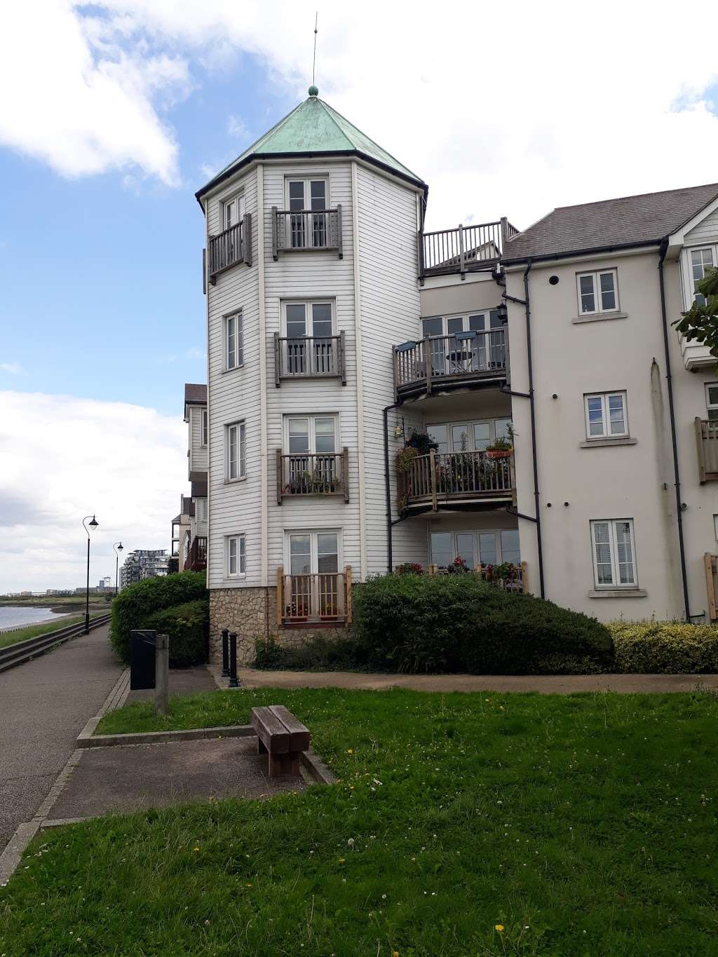 The Pier Hotel | 6 High St, Greenhithe DA9 9NN, UK | Phone: 01322 382291