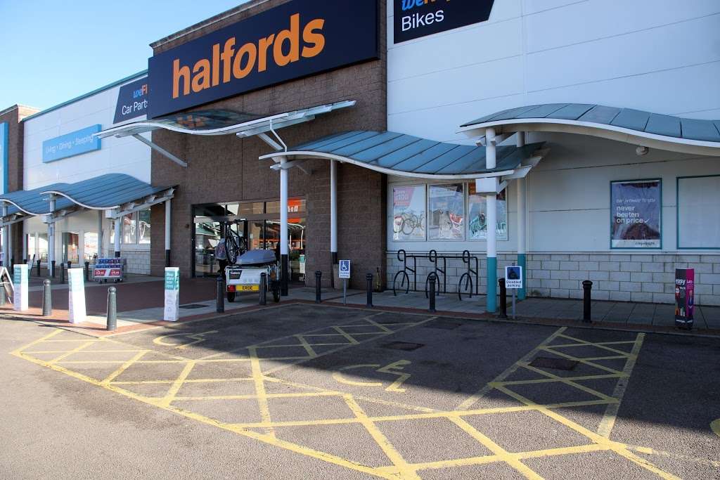 Halfords | F, Friern Bridge Retail Park, Pegasus Way, London N11 3PW, UK | Phone: 020 8368 9848