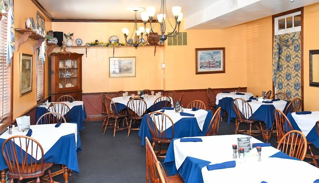 The Country Inn of Berkeley Springs | 110 S Washington St, Berkeley Springs, WV 25411, USA | Phone: (304) 258-1200