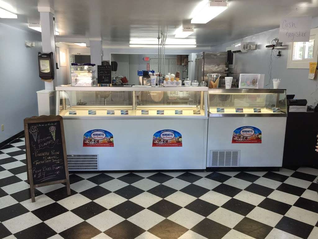 Mommoms Ice Cream | 900 E Division St, Dover, DE 19901 | Phone: (302) 734-1801