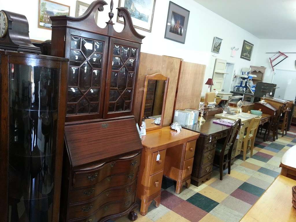 Antiques To Present | 1071 PA-100, Bechtelsville, PA 19505, USA | Phone: (484) 415-7994