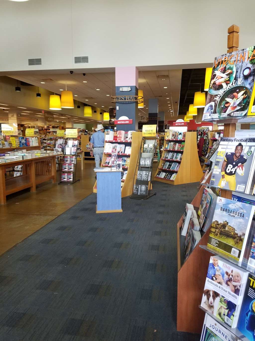 Books-A-Million | 137 Spotsylvania Mall Dr #5800, Fredericksburg, VA 22407, USA | Phone: (540) 785-8140